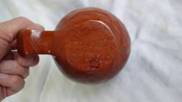 紅木瓜雕刻咖啡杯。 第8張的照片
