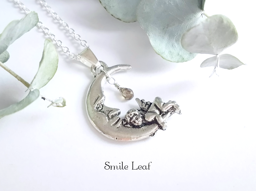 カラーチェンジガーネット＆月と天使のペンダント