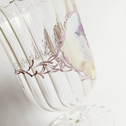 ガラスのフラワーベース  / バラ  アンティーク風  紫 7枚目の画像