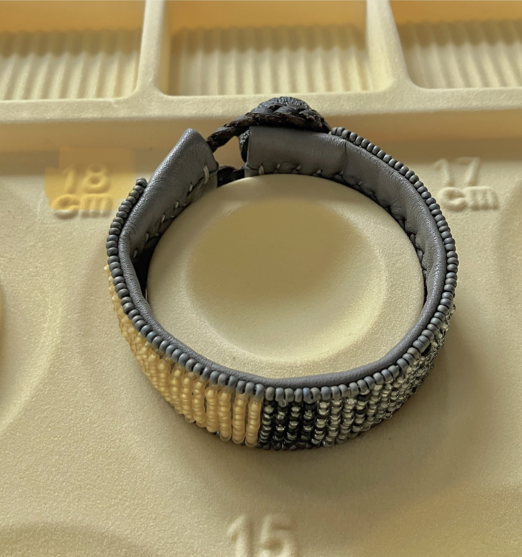 【受注制作】#14　yellow hatch      本革ビーズ刺繍ブレスレット