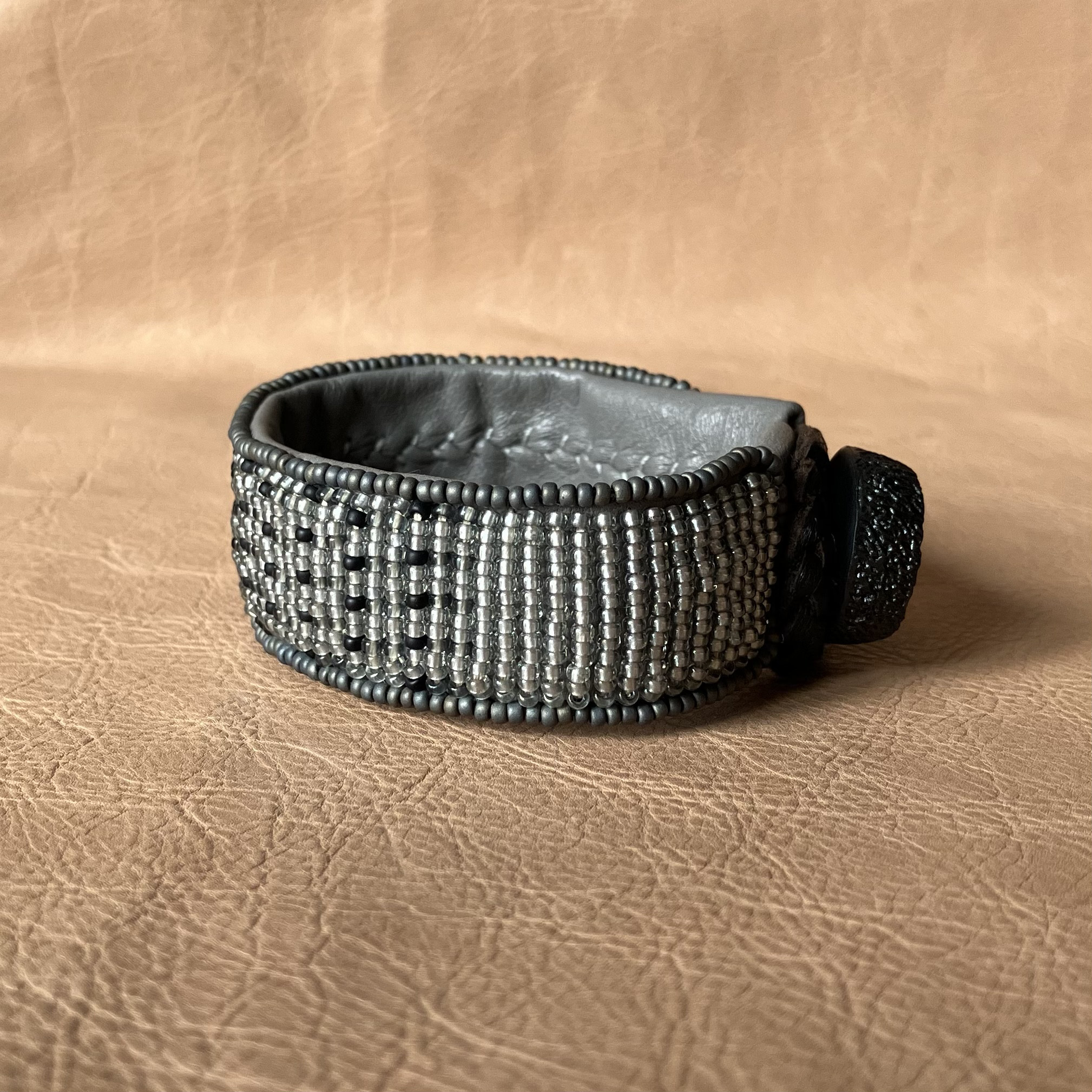 【受注制作】#14　yellow hatch      本革ビーズ刺繍ブレスレット