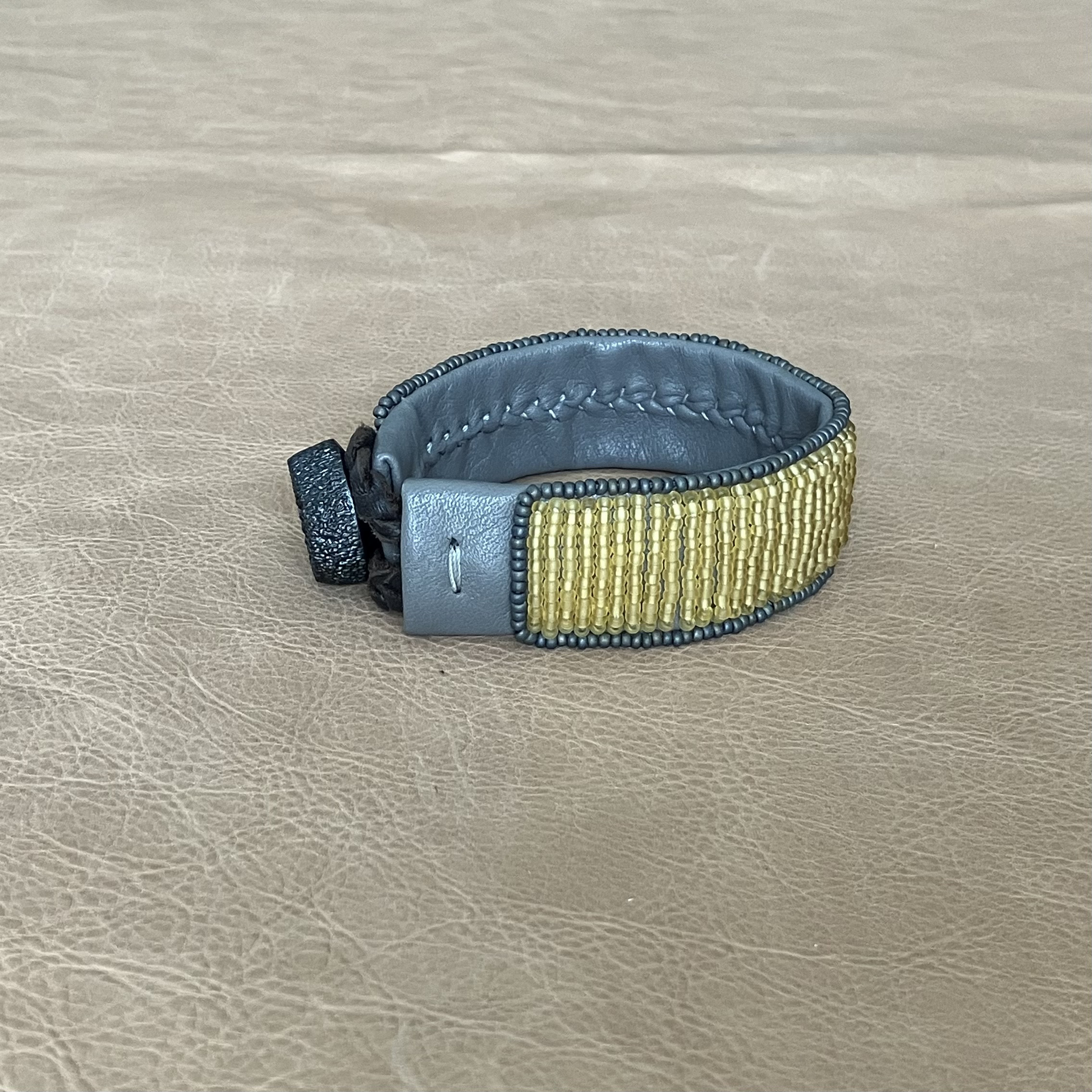 【受注制作】#14　yellow hatch      本革ビーズ刺繍ブレスレット