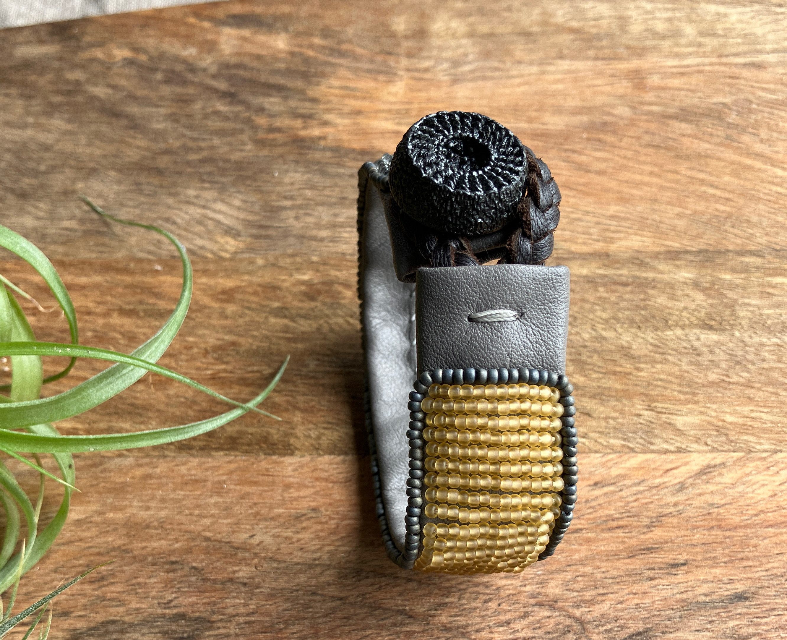 【受注制作】#14　yellow hatch      本革ビーズ刺繍ブレスレット