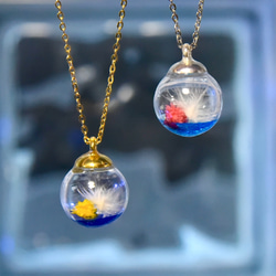 白い羽とドライフラワーのネックレス 夏 大人 羽 ドライフラワー 花