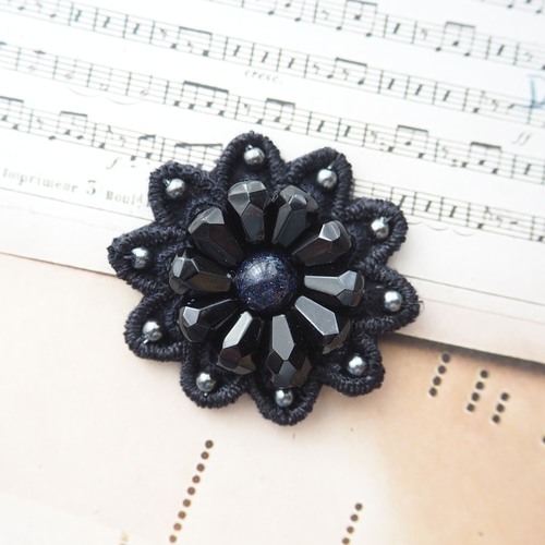 ブローチ　ブラック　おしゃれ　花　ファッション 黒いお花のブローチ（ブラック/大人のブローチ/シック/マグネット