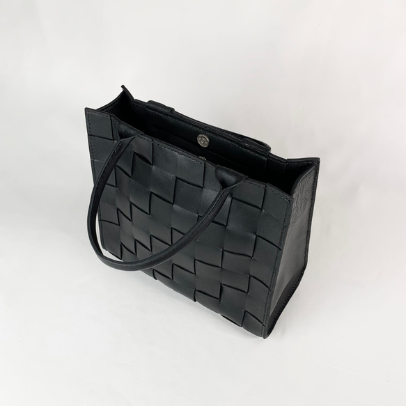 格子編みの本革ハンドバッグ(黒) 5枚目の画像