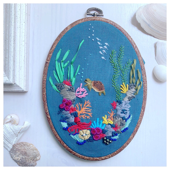 《受注製作》deep sea 深海への旅　カメさんとともに　手刺繍タペストリー 1枚目の画像