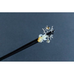 水草に乗る金魚 黄蝶貝細工と天然石シトリン 木製 かんざし 黒檀木 簪 髪飾り ヘアアクセサリー 6枚目の画像