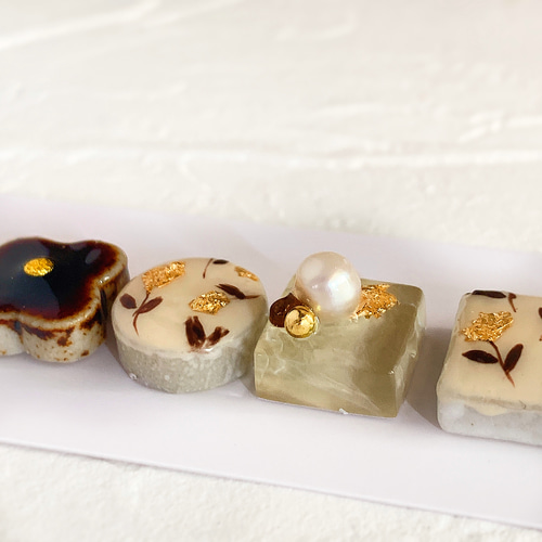 冬 人気】ダークブラウン 花柄 美濃焼 ガラス ピアス イヤリング 淡水