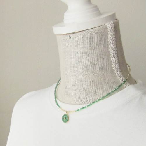 グリーン 太陽 シルバー チャーム ガラス ビーズ ネックレス 緑