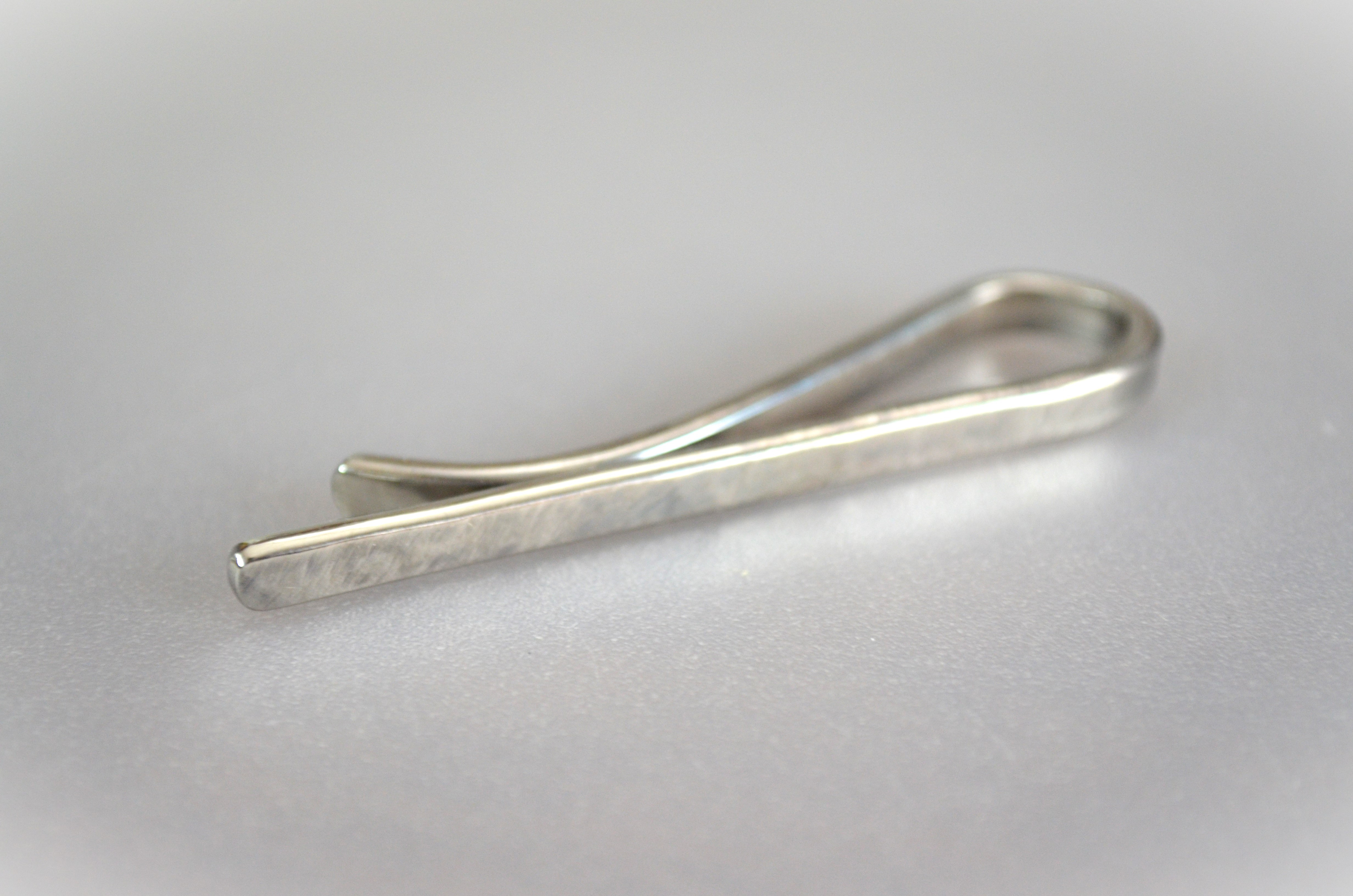 Titanium tie bar・純チタンネクタイピン・荒し鎚目・受注生産