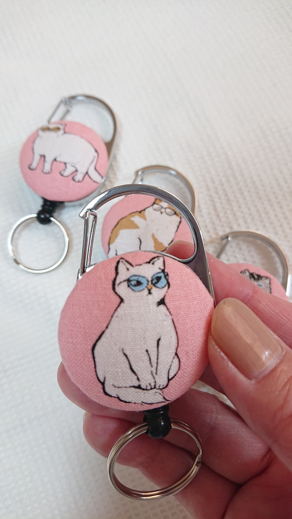柄が選べるリールキーホルダー☆鍵やパスケースに☆メガネねこ