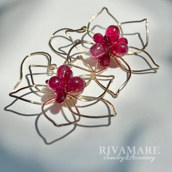 贅沢にルビーを使用 華やかに咲いたルビーの花 K14ゴールドフィルド 大ぶり ルビーピアス/イヤリング変更可 和装にも