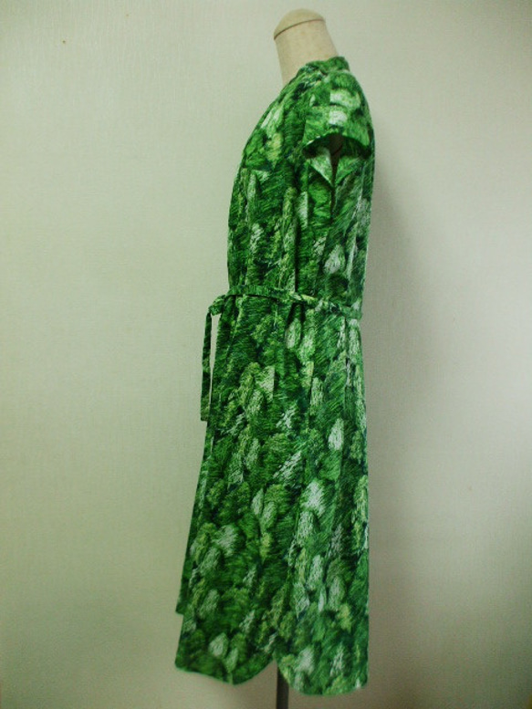グリーン色地×木柄プリント 綿麻素材 スタンドカラーフレンチスリーブシャツワンピース M～Lサイズ 受注生産 5枚目の画像