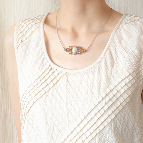 ムーンストーンとシトリンのマクラメ編み 天然石ネックレス ネックレス  