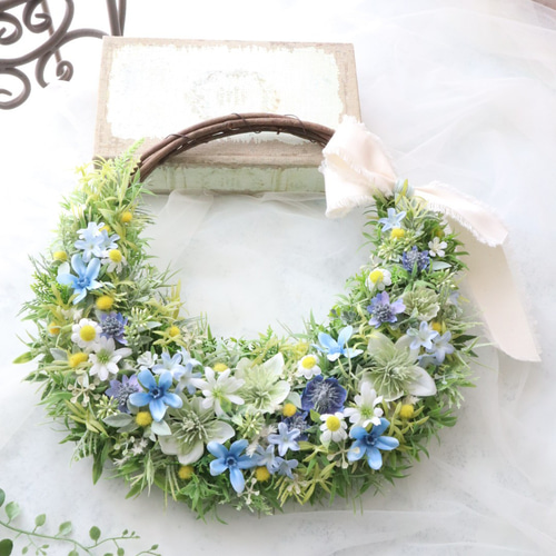造花リース『ブルースターの三日月リース』リースブーケ｜結婚祝 退職