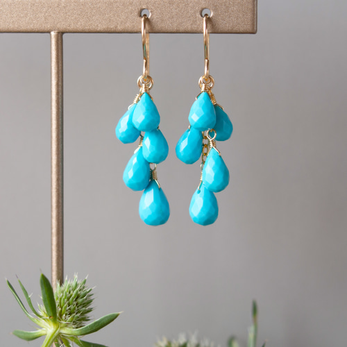 スリーピングビューティーターコイズの連なりドロップピアス