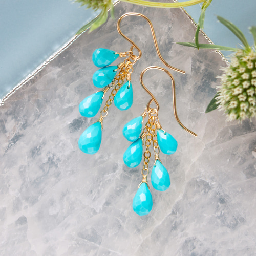 スリーピングビューティーターコイズの連なりドロップピアス