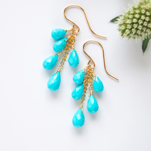 スリーピングビューティーターコイズの連なりドロップピアス