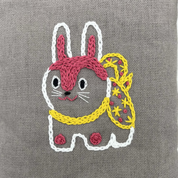 手工刺繡智能手機肩部紙漿兔子 第8張的照片