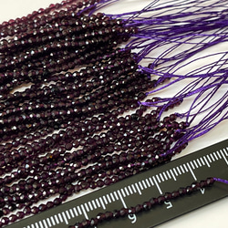 KB213 極小 紫色 2mm 2本入り 1連約37cm ガラス ビーズ ボタンカット クリスタル 手芸材料 2枚目の画像