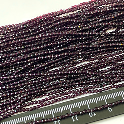 KB213 極小 紫色 2mm 2本入り 1連約37cm ガラス ビーズ ボタンカット クリスタル 手芸材料 1枚目の画像