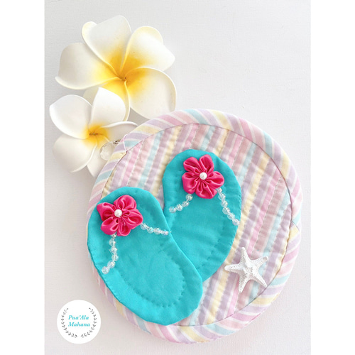 ハワイアンキルトクリスマスバージョンポーチ タラちゃん様専用です。