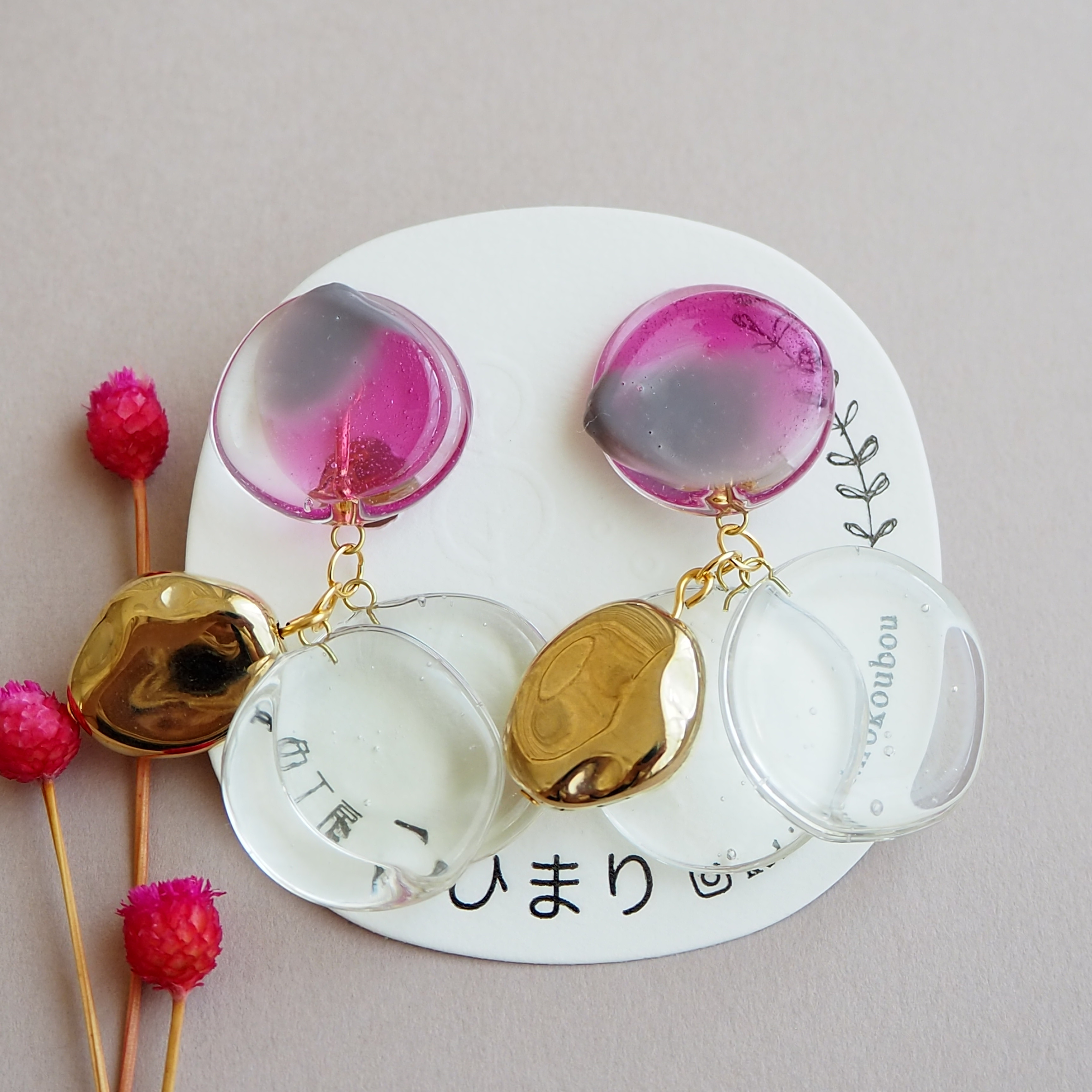 おはじきアクセサリー ピアス/イヤリング マゼンタ×グレー 痛くない 軽い 透明感 アレルギー対応