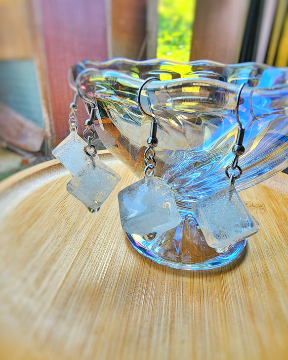 夏に溶ける氷のピアス／フック 2枚目の画像