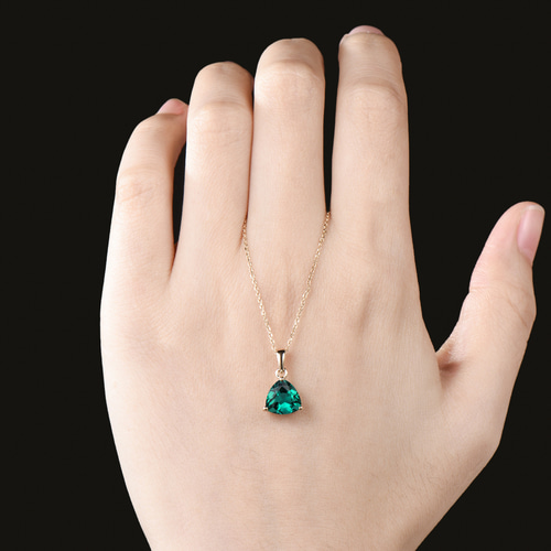 あいだエメラルドネックレス エメラルド0.05ctクロスホワイトゴールドネックレスダイヤ0.08ct付