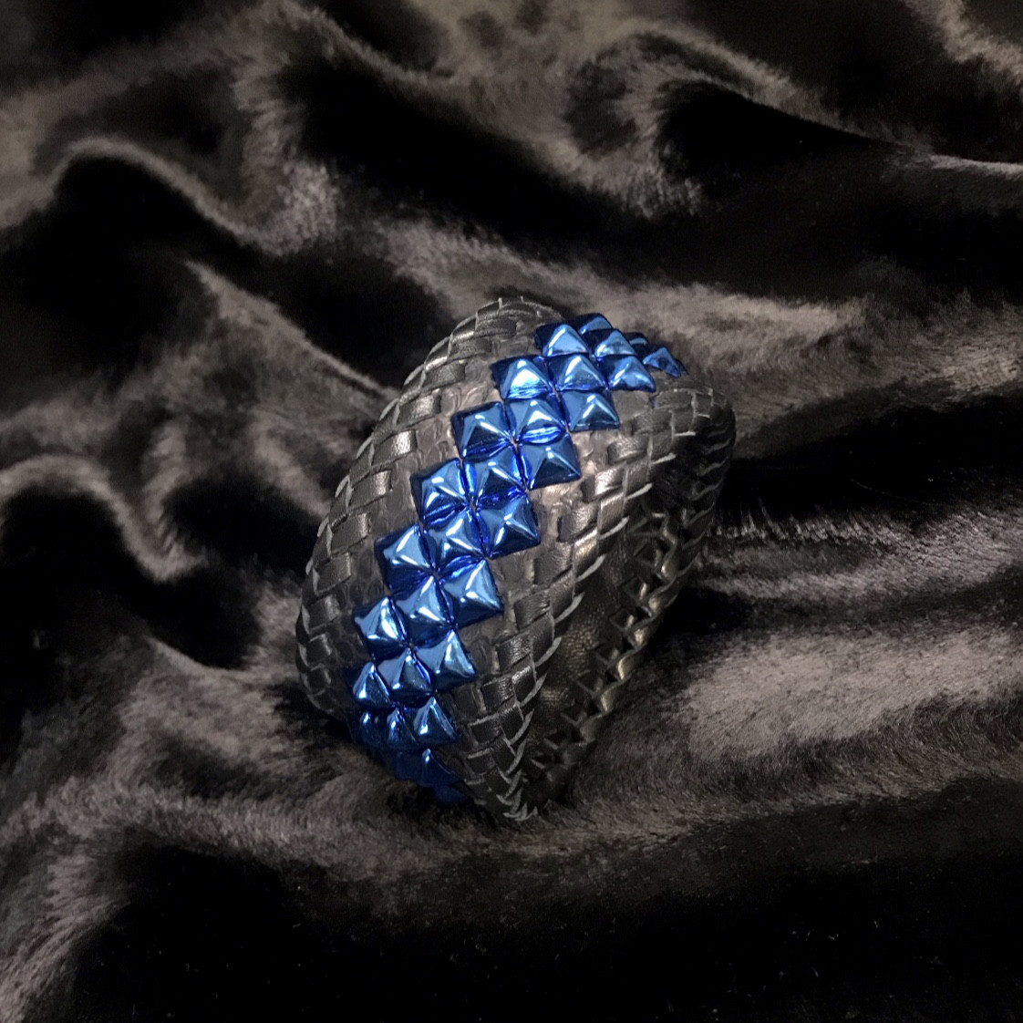 スタッズブレス・グリッター:ナノ[クロームブルー]