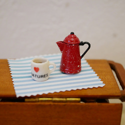 ドールハウス　ミニチュアパーツ　コーヒーポット+マグカップ 2枚目の画像