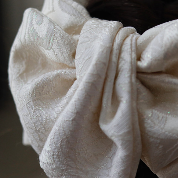 [新作]白無垢の着物で作る髪飾り⑵❁⃘大人かわいいリボン/ウェディング❁⃘成人式❁⃘卒業式の特別な日のヘアアクセサリー 4枚目の画像