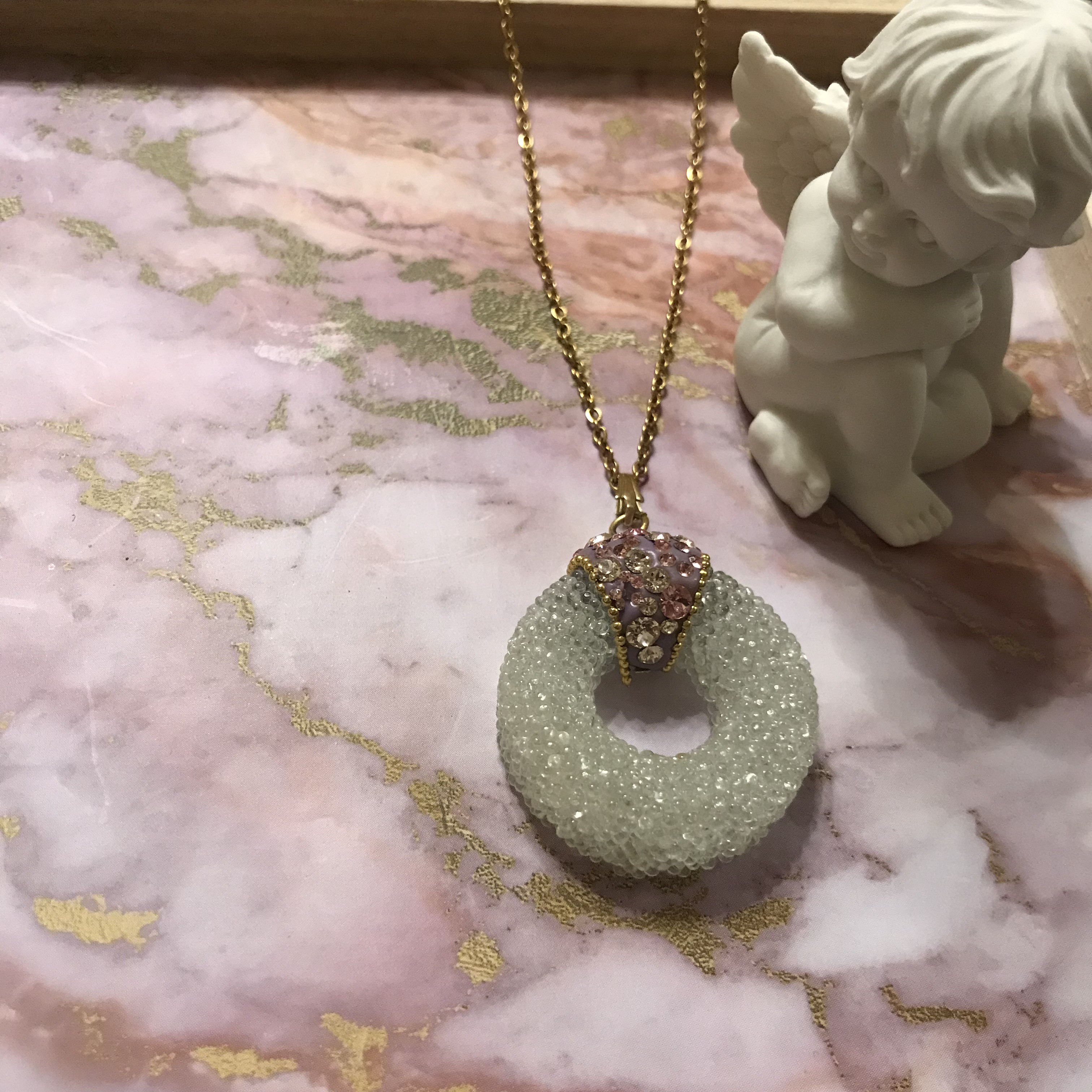 桜色のアロマの香るリサイクルガラスのネックレス