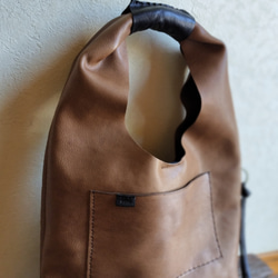 【受注制作】one shoulder bag　オークグレー✗黒　オイルシュリンクレザー 4枚目の画像