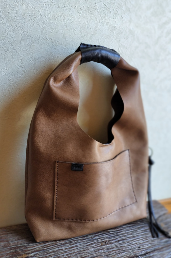 【受注制作】one shoulder bag　オークグレー✗黒　オイルシュリンクレザー 4枚目の画像