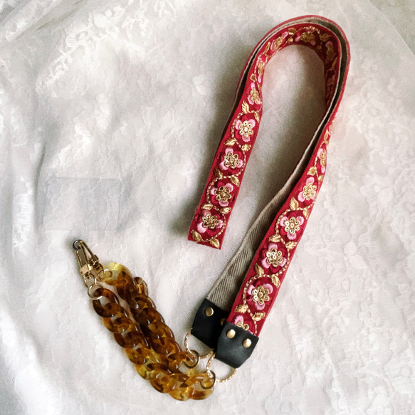 【長さ調節可!】スマホショルダー＊インド刺繍リボンとアクリルチェーン 2枚目の画像