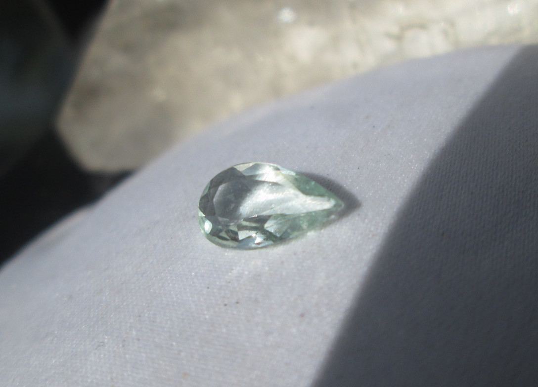 N.00032 グリーンベリル・ルース ブラジル産　希少なグリーンのアクアマリン