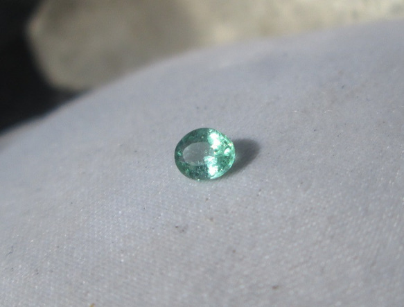 N.00036 パライバトルマリン・ルース 0.15ct 希少なバターリャ産 最高 