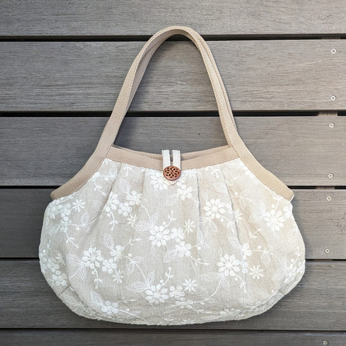 『スーちゃん』お花の刺繍入りふわふわグラニー風トートバッグ★ハンドメイド スーちゃん』お花の刺繍入りふわふわグラニー風トートバッ
