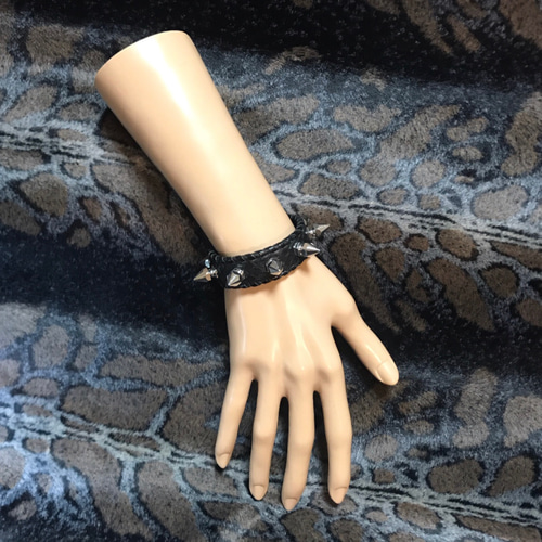 LGB スタッズブレスレット a84e76006f1b14aff34ea97a326661