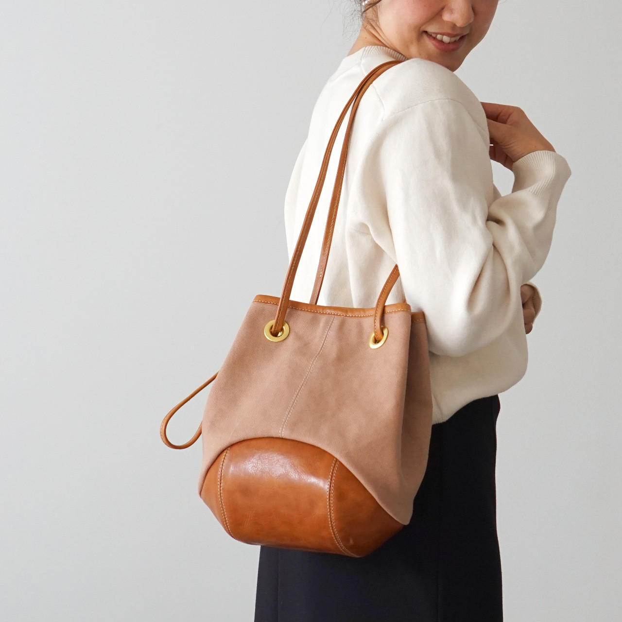 パピーplus / ピンクベージュ 【受注制作】【本革】【立体丸底シリーズ】 Trocco 帆布バッグ 10,010円