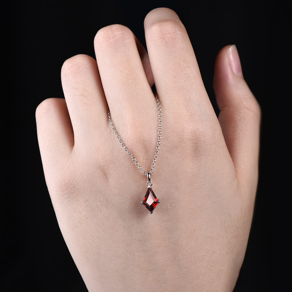 ミニマリストの 1 月の誕生石天然ガーネット ネックレスユニークな赤い宝石ソリティア ペンダント誕生日ギフト 3枚目の画像