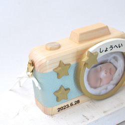 出産祝い 男の子 女の子 カメラ フォトフレーム 名入れ 誕生日 ラッピング対応 木のカメラ 写真立て 6枚目の画像