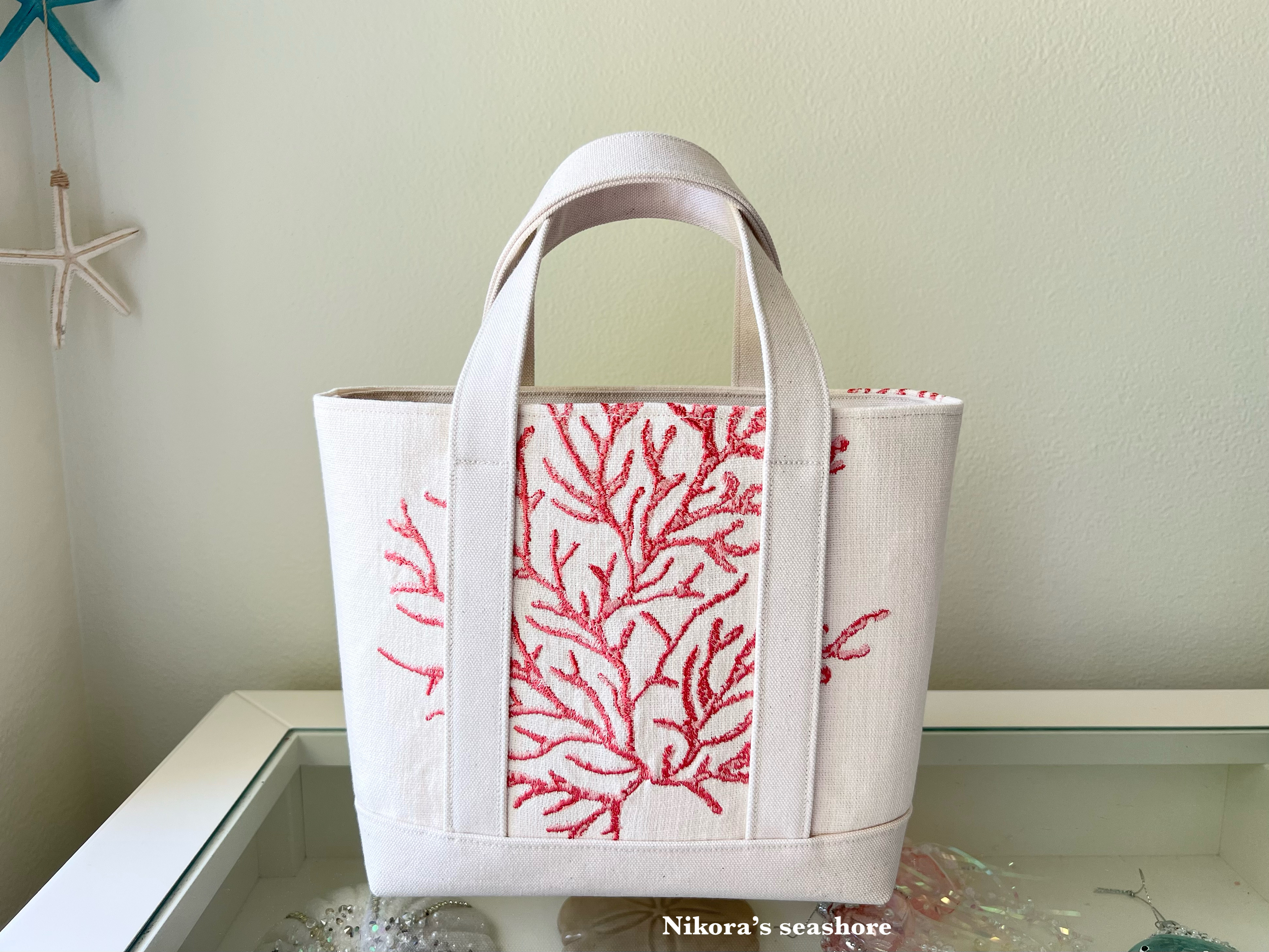 トートバッグ　33×22×10cm　赤い珊瑚刺繍／生成り（底板内蔵）