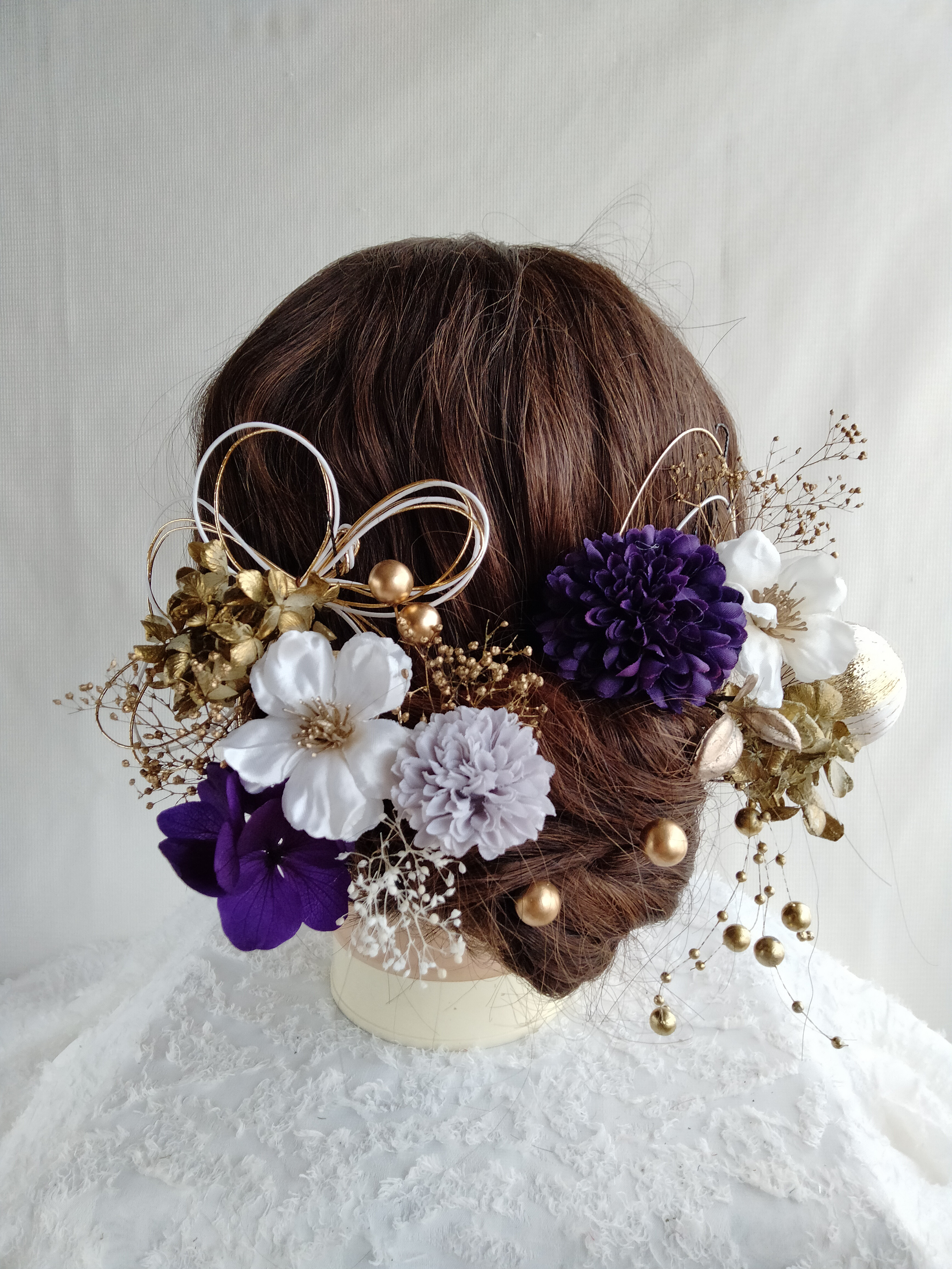 ゴールドパープルの林檎の花の髪かざり　紫　むらさき　ムラサキ　ラベンダー色　水引　水引き　水引アレンジ　水引きアレンジ