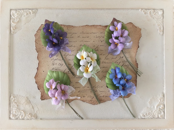 〈染め花〉スミレとくしゅくしゅリボンのコサージュ(薄紫) 5枚目の画像