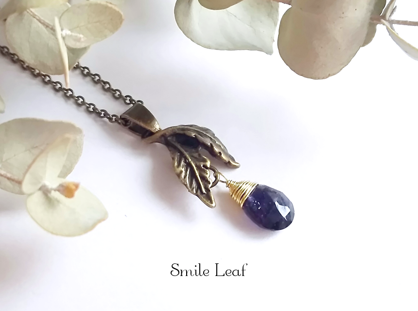 アイオライトサンストーンの木の実ペンダント