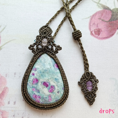 ルビーインフックサイトのマクラメペンダント♡ ネックレス