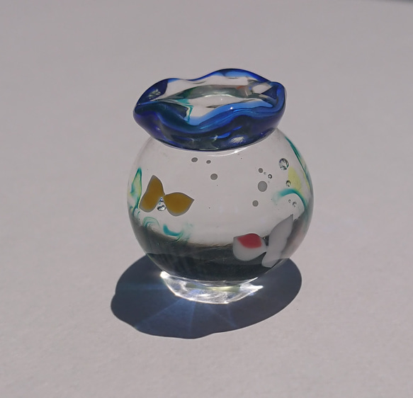 ガラスの金魚鉢 (中) 1枚目の画像